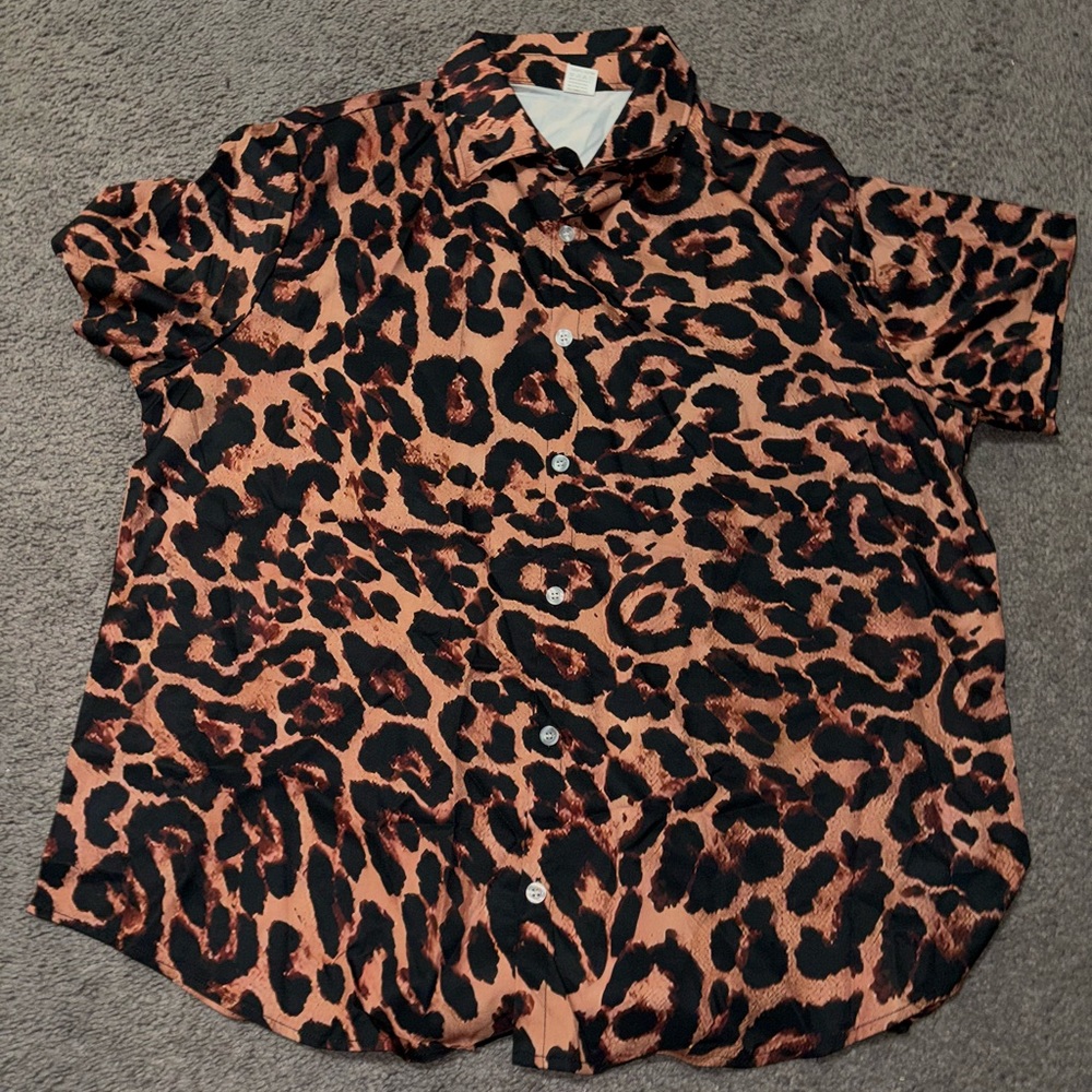 Men’s XL Leopard Print Button Down Short Sleeve Shirt NWT